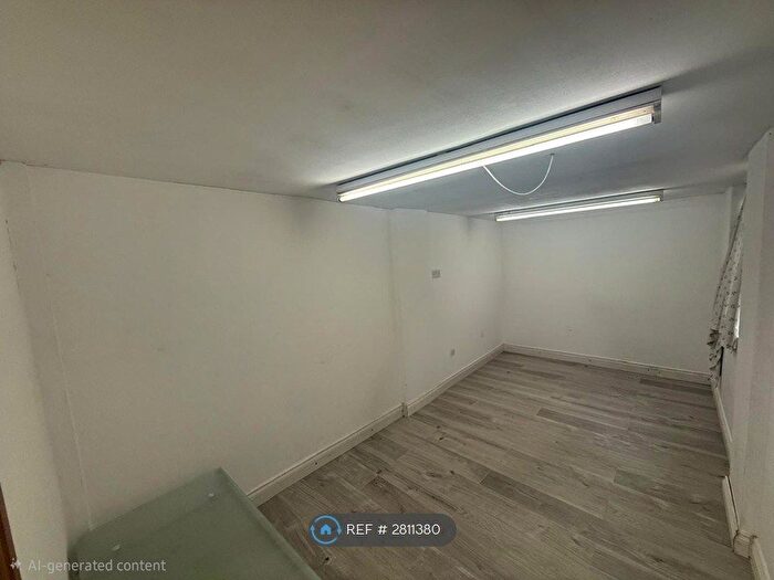 3 Bedroom Semi Detached House To Rent In Hatherleigh Road, Leicester, LE5