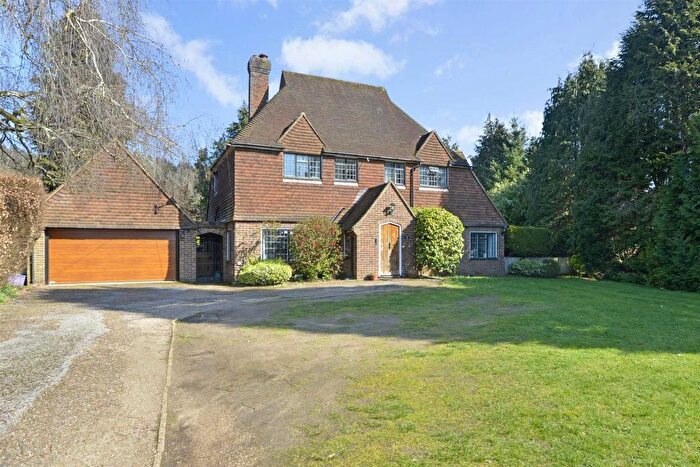4 Bedroom Detached House For Sale In Tilehouse Road, Guildford, GU4