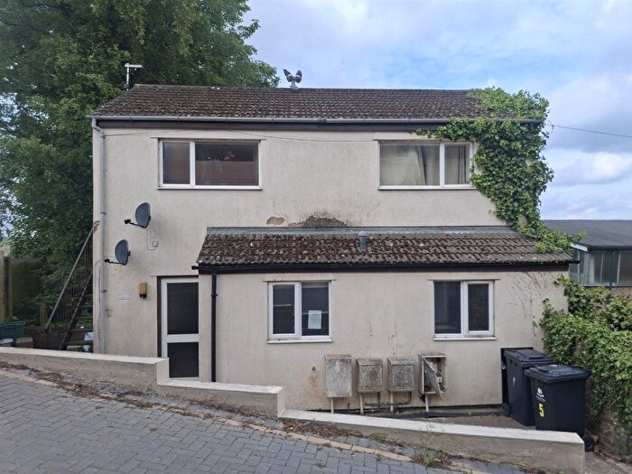 1 Bedroom Flat For Sale In Market Street, Cinderford, GL14