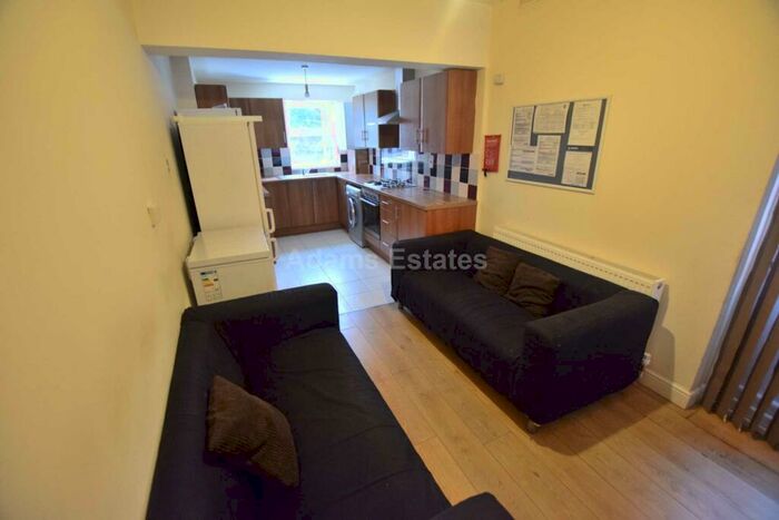 5 Bedroom Terraced House To Rent In Norris Road, Reading, RG6