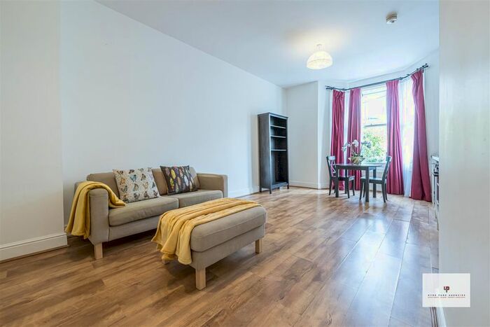 1 Bedroom Flat To Rent In Raised Grd Fl Flat, Bravington Road, W9
