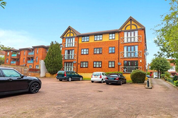 1 Bedroom Flat For Sale In Friern Park, N12