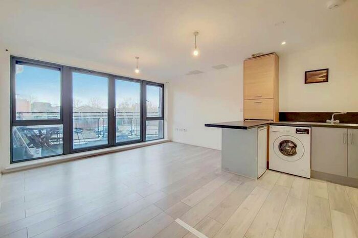 2 Bedroom Flat To Rent In Lancaster House, Woolwich, SE18