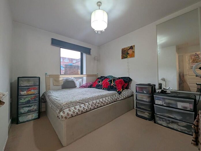 1 Bedroom Flat For Sale In Parham Drive, Ilford, IG2
