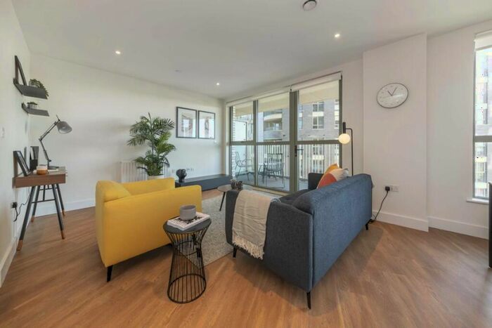 2 Bedroom Flat To Rent In Union Way, North Acton, NW10