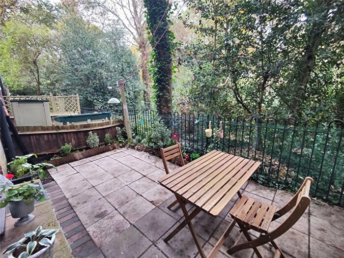 2 Bedroom Flat To Rent In Buxton Drive, Snaresbrook, London, E11