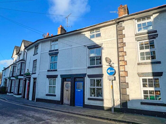 3 Bedroom Town House To Rent In Church Street, Llangollen, Denbighshire, LL20