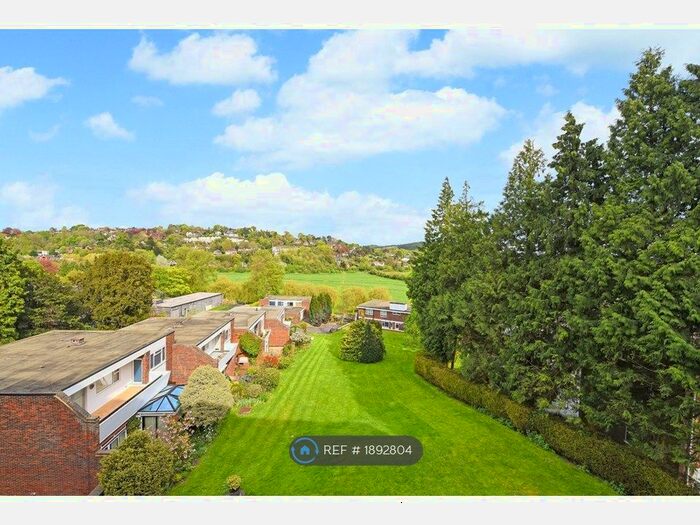 2 Bedroom Flat To Rent In The Meadows, Guildford, GU2