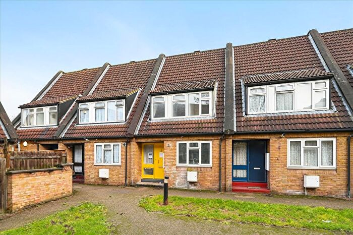 3 Bedroom Terraced House For Sale In Griffin Close, Willesden Green, NW10