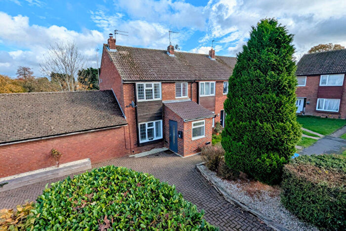 3 Bedroom End Of Terrace House For Sale In Eastnor, Bovingdon, HP3