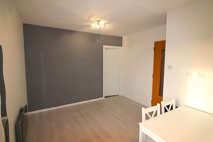 1 Bedroom Flat To Rent In Emerald Close, London, E16