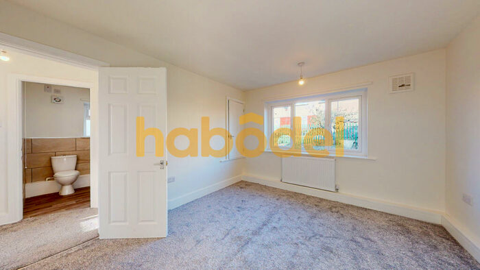 1 Bedroom Flat To Rent In Braithwaite, Keighley, BD22