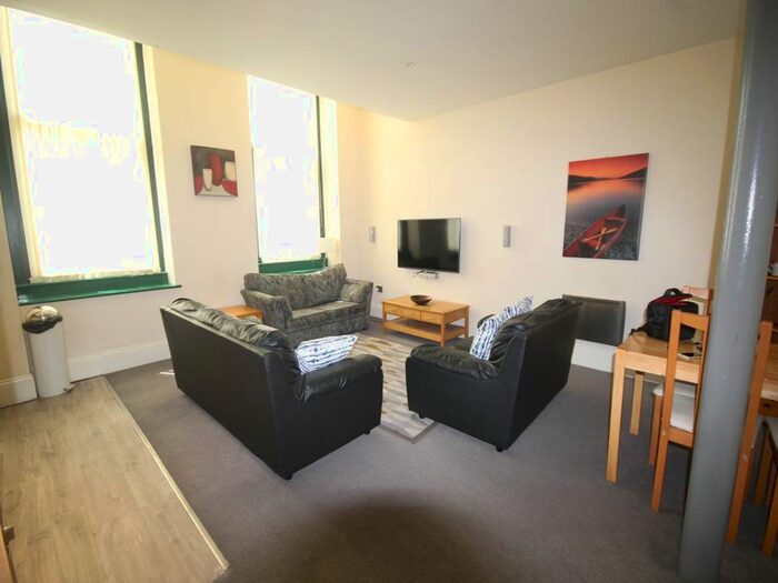 2 Bedroom Flat To Rent In Albion House, Hick Street, Bradford, BD1