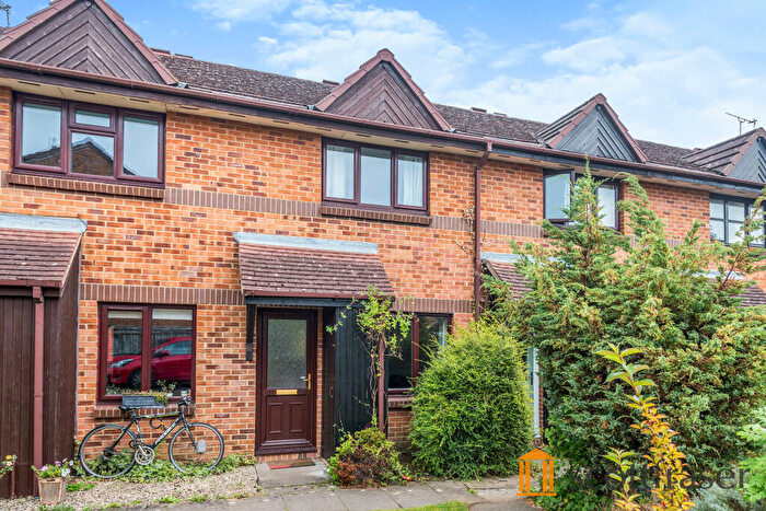 2 Bedroom Semi-Detached House To Rent In Pheasant Walk, Littlemore, OX4