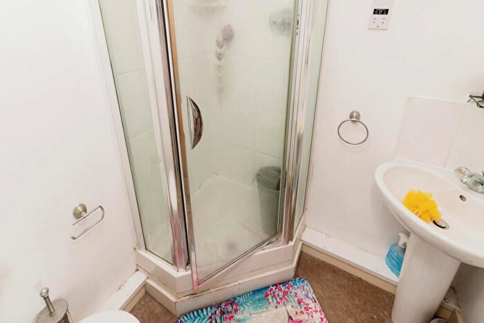 2 Bedroom Flat For Sale In Grangemoor Court, Cardiff, CF11