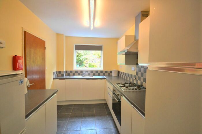 4 Bedroom Semi-Detached House To Rent In Ivy Avenue, Bath, Somerset BA2