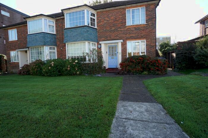 2 Bedroom Flat To Rent In Station Road, New Barnet, Barnet, EN5