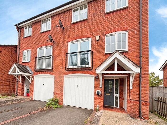 3 Bedroom Semi-Detached House For Sale In Goode Close, Warwick, Warwickshire, CV34