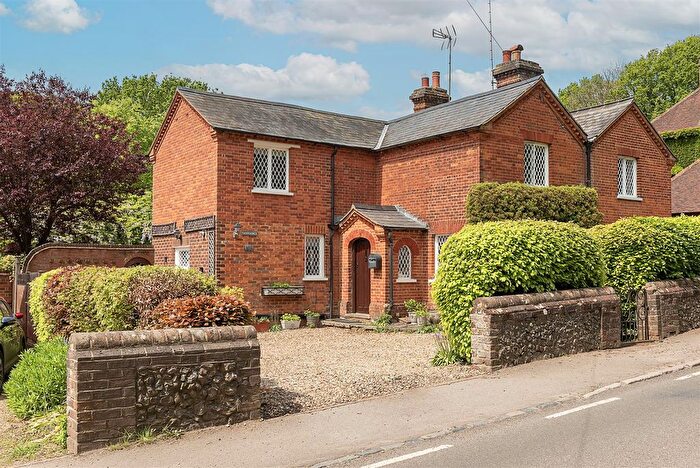 3 Bedroom Semi-Detached House For Sale In Lamer Lane, Lower Gustard Wood, St. Albans, AL4