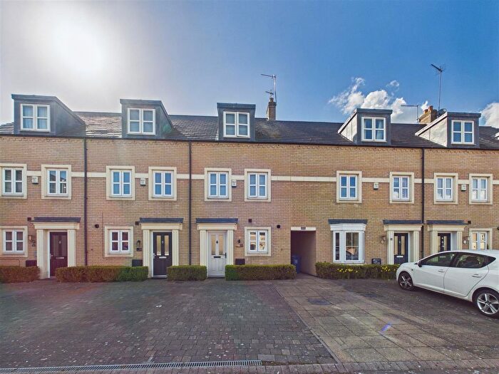 3 Bedroom Terraced House For Sale In St. Georges Court, Willerby, Hull, HU10