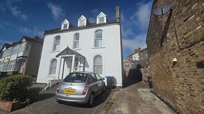 2 Bedroom Flat To Rent In Buckhurst Hill, IG9