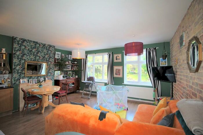 2 Bedroom Apartment To Rent In Commercial Road, Poole, BH14