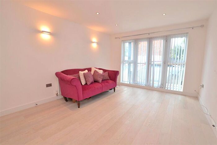 2 Bedroom Apartment For Sale In Heaton Court, Denham Road, London, N20