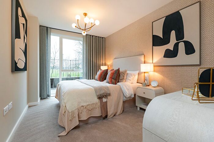 3 Bedroom Flat For Sale In " Bed Apartment" At The Fairway, Wembley, HA0