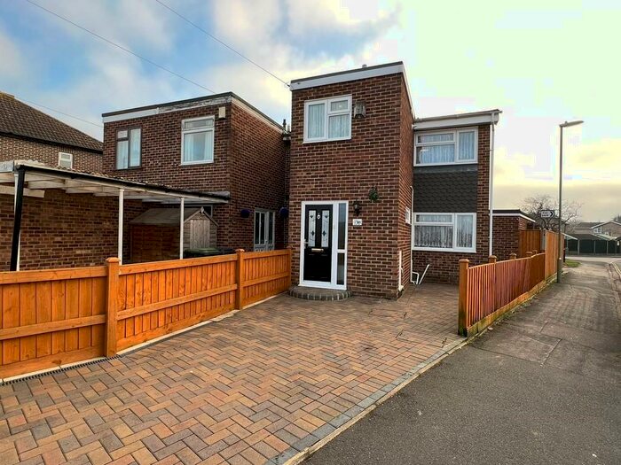 3 Bedroom Semi-Detached House To Rent In Anthony Grove, Gosport, PO12