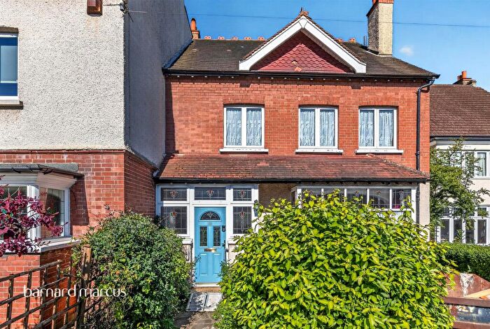 4 Bedroom Semi-Detached House For Sale In Kendall Avenue, South Croydon, CR2