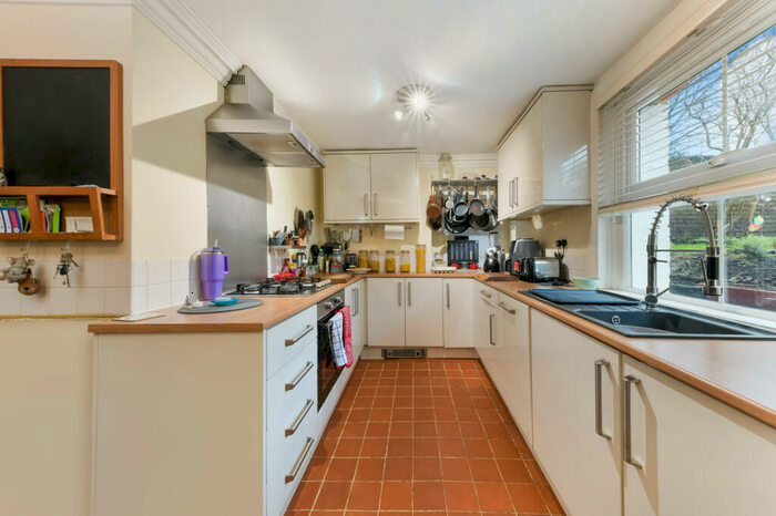 2 Bedroom Apartment To Rent In Cadogan Road, Surbiton, KT6