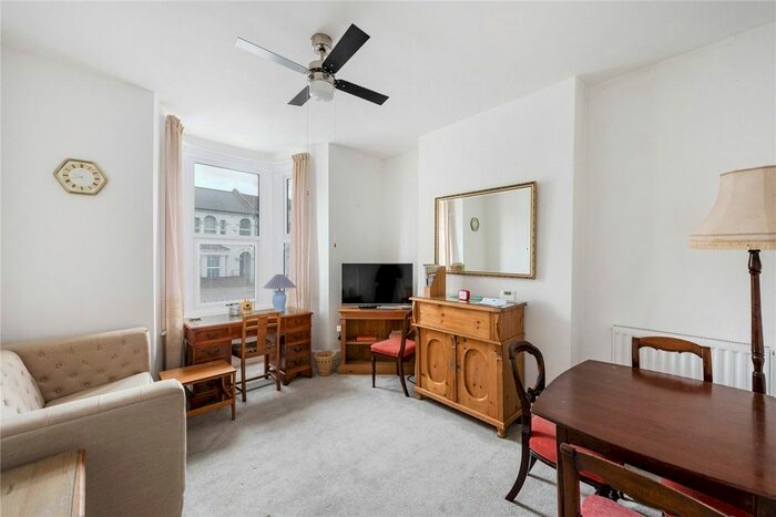 2 Bedroom Flat To Rent In Garratt Lane, London, SW17