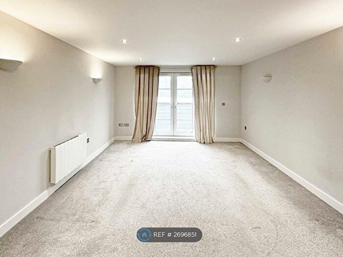 2 Bedroom Flat To Rent In Sedgley Gardens, Prestwich, Manchester, M25