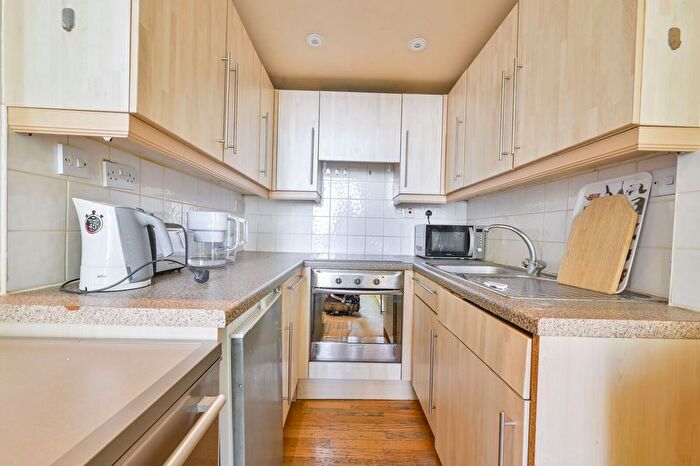 1 Bedroom Flat To Rent In Sussex Gardens, Bayswater, London, W2