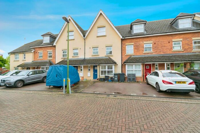 4 Bedroom Property To Rent In Carisbrooke Close, Stevenage, SG2