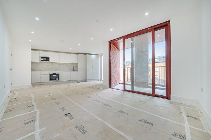 2 Bedroom Flat To Rent In Greenwich High Road, London, SE10