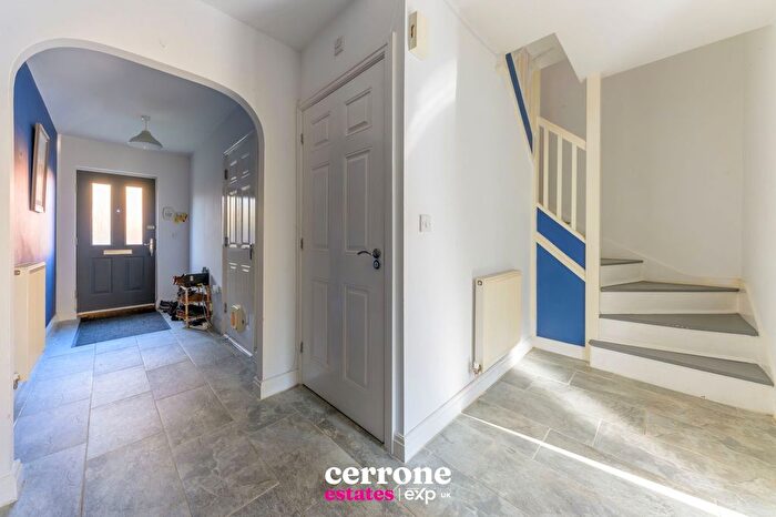 3 Bedroom End Of Terrace House For Sale In Hedgerow Close, Greenlands, Redditch, B98