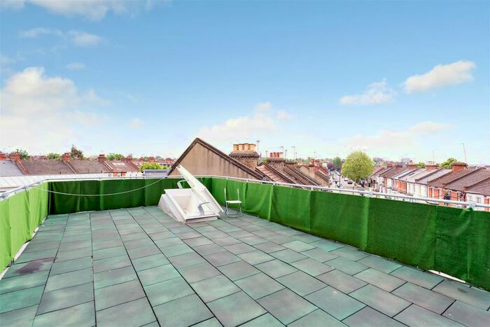 4 Bedroom Flat To Rent In Villiers Road, Willesden Green, NW2