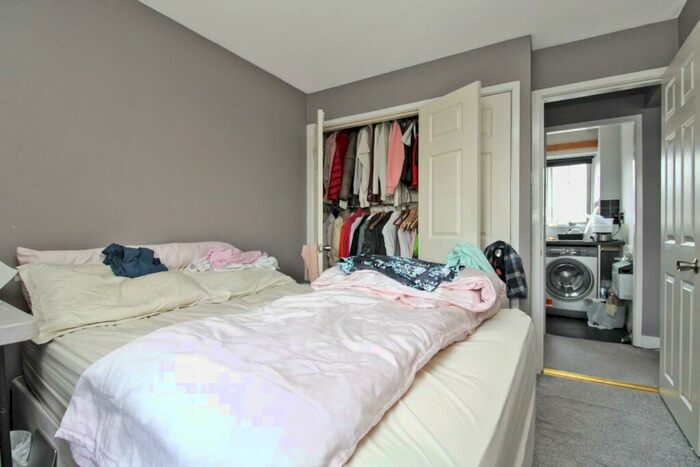 1 Bedroom Flat To Rent In Kirk Lane, Yeadon, Leeds, LS19