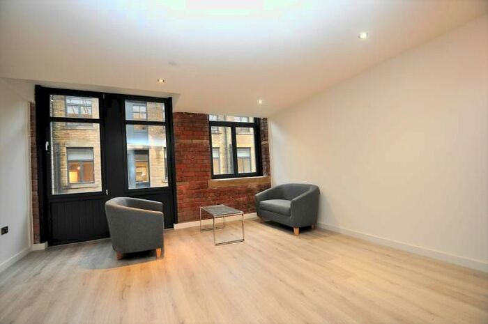 2 Bedroom Flat To Rent In Conditioning House, Old Canal Road, Bradford, West Yorkshire BD1