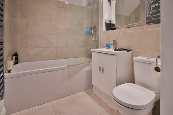2 Bedroom Flat To Rent In Alric Avenue, New Malden, KT3