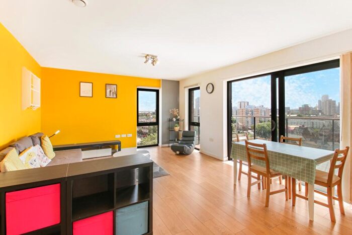 3 Bedroom Apartment To Rent In Boathouse Apartments, Cotall Street, E14