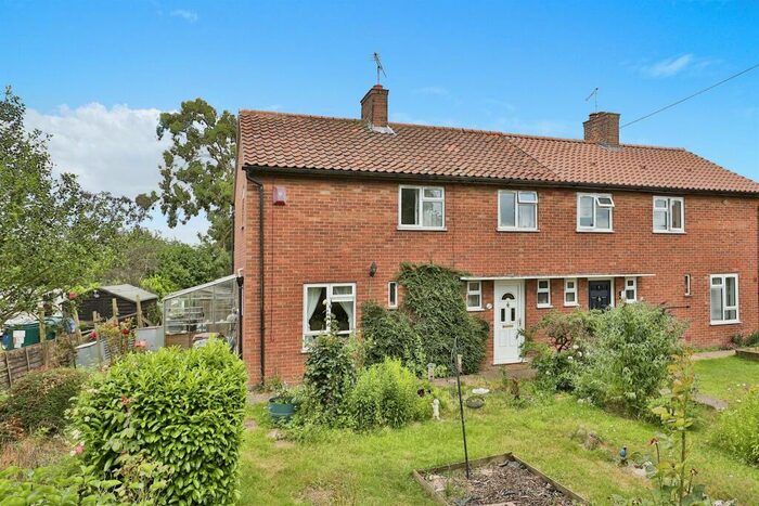 3 Bedroom Semi-Detached House For Sale In Cubitts Close, Bintree, Dereham, NR20