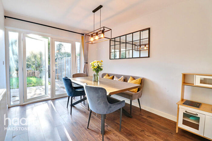 3 Bedroom Semi Detached House For Sale In Betsham Road, Maidstone, ME15