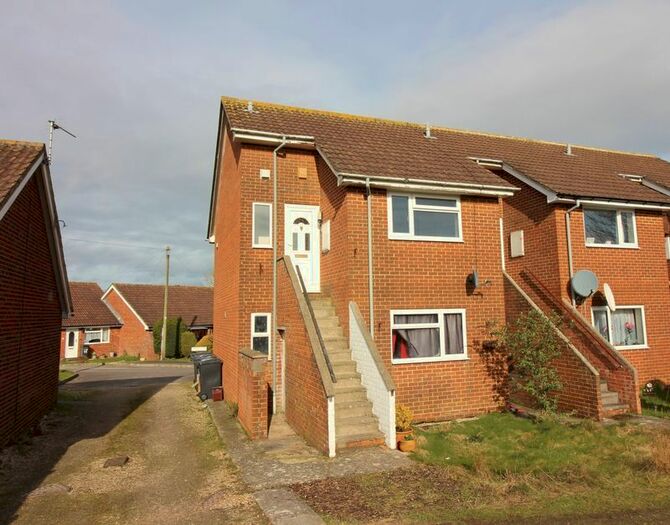 1 Bedroom Flat To Rent In Manor Close, Chard, Somerset, TA20