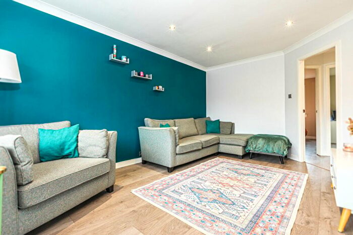 2 Bedroom Detached Bungalow For Sale In Dewars Avenue, Kelty, KY4