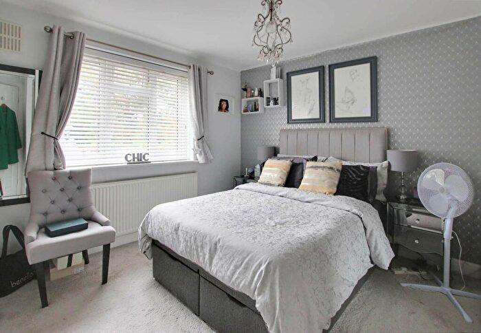 2 Bedroom Flat For Sale In Devonshire Court, Shirley, CR0