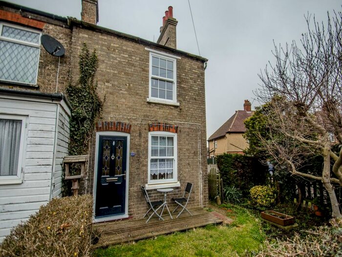 2 Bedroom House To Rent In Church Road, Stotfold, Hitchin, Hertfordshire, SG5