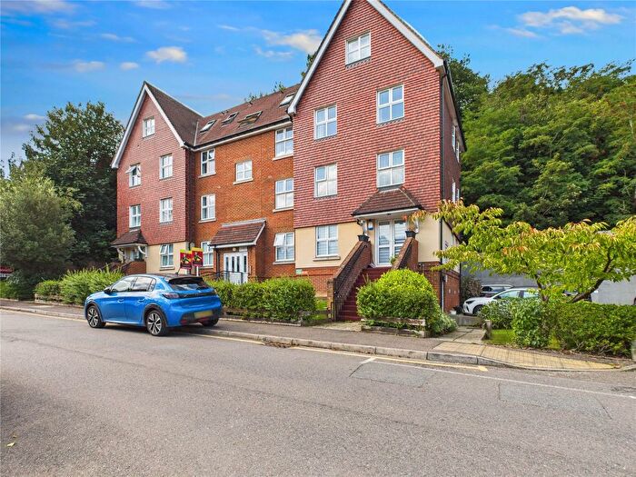 2 Bedroom Flat To Rent In Garlands Road, Redhill, Surrey, RH1