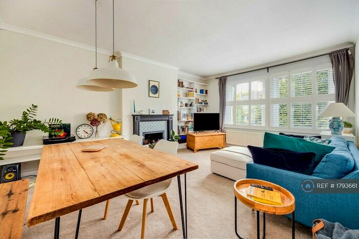 2 Bedroom Flat To Rent In Thicket Road, London, SE20